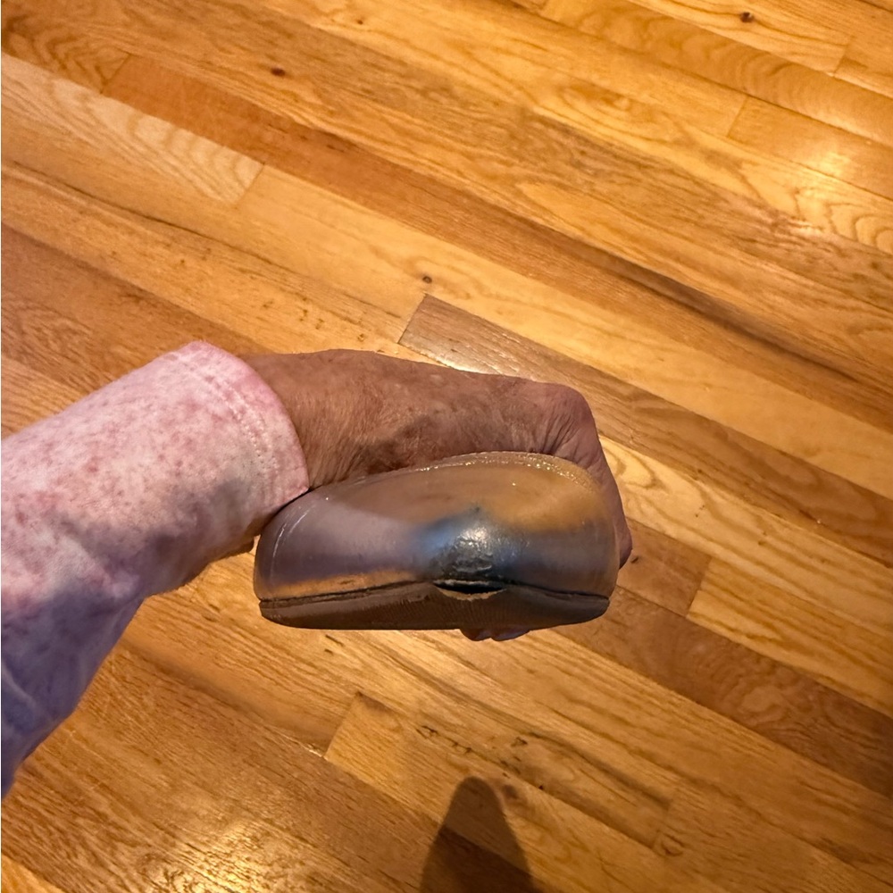 Perfect Holiday Shoe! 
Stuart Weitzman Emilia Silver Women's Flats - Picture 11 of 12